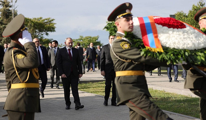 Nikol Pashinyan visited ‘Yerablur’ Military Pantheon to pay tribute to memory of Armenians who sacrificed their lives for independence of Homeland