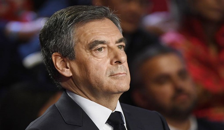 Бывший премьер-министр Франции Фийон приговорен к четырем годам тюрьмы