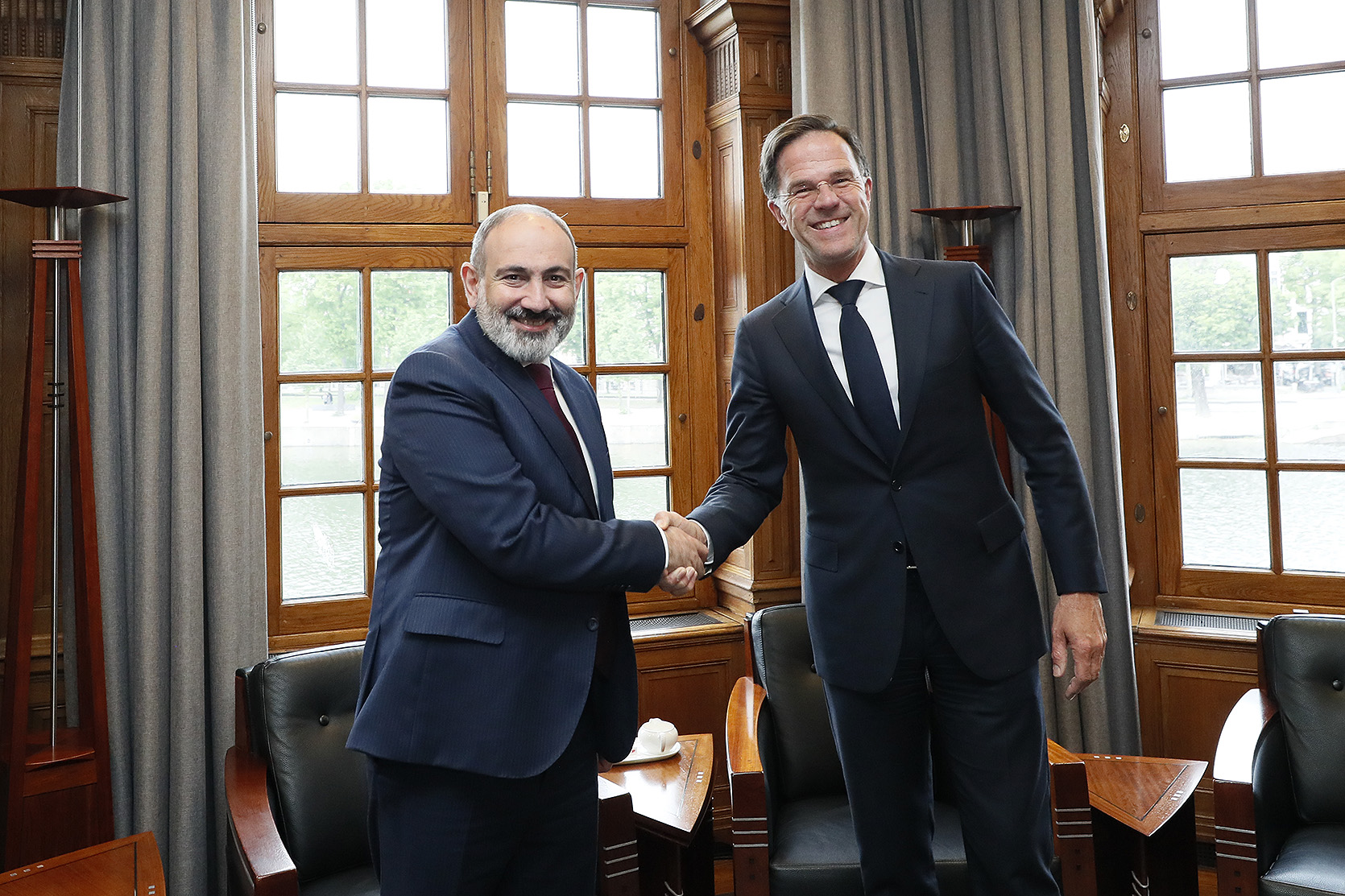 Nikol Paşinyan və Mark Rute Dağlıq Qarabağ ətrafındakı vəziyyəti müzakirə ediblər