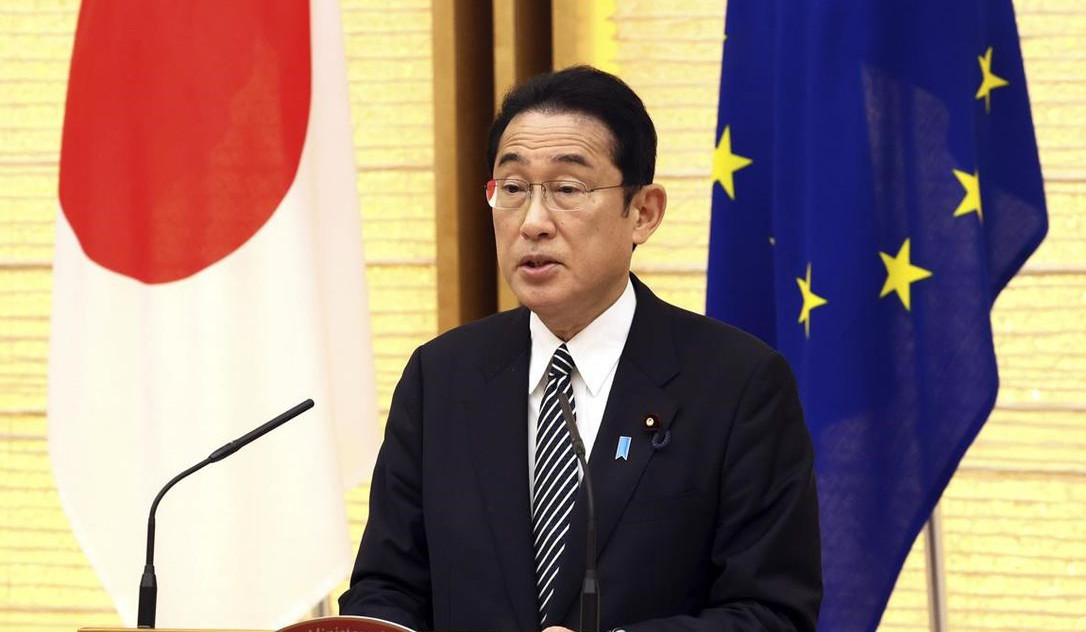Токио и Евросоюз продолжают оказывать давление на Москву посредством санкций: Премьер-министр Японии