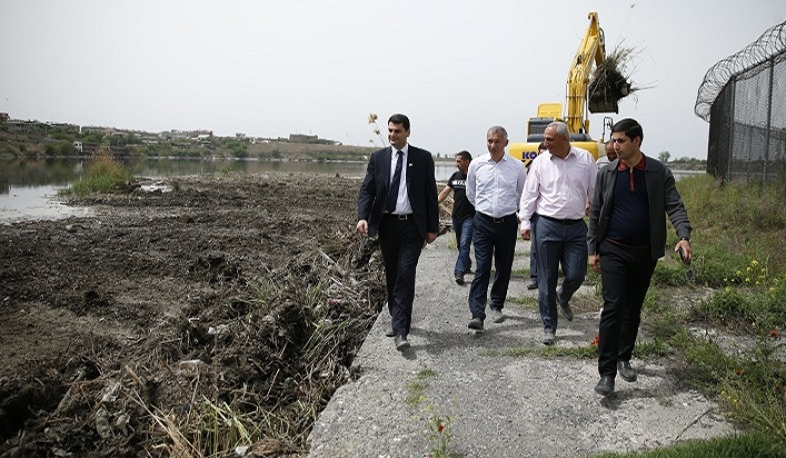 Երևանյան լիճը մաքրվում է 50 տարվա աղբից. Հրաչյա Սարգսյանը հետևել է աշխատանքների ընթացքին