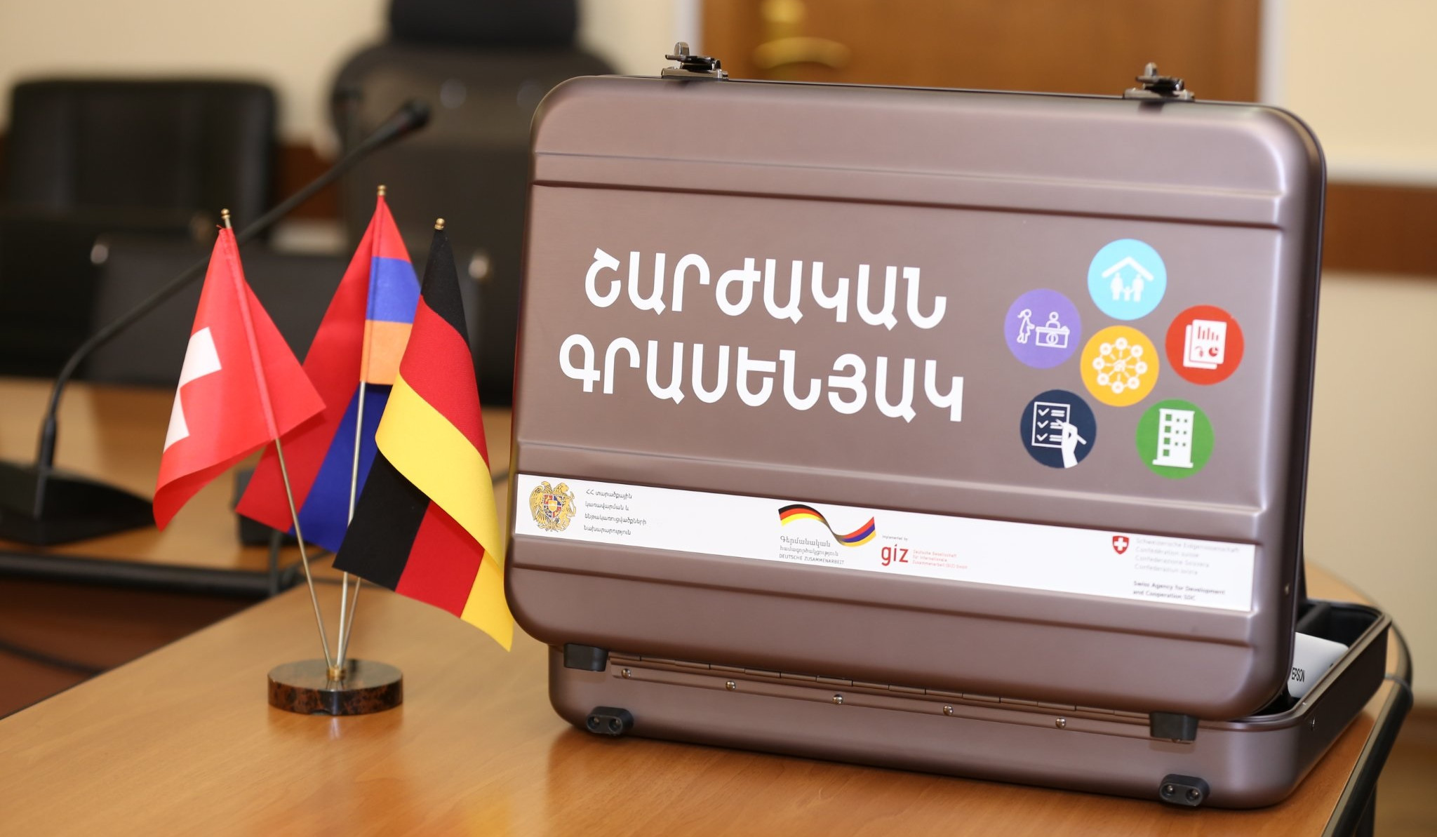 Խոյ համայնքի ղեկավարին է հանձնվել Հայաստանում առաջին «շարժական գրասենյակը»