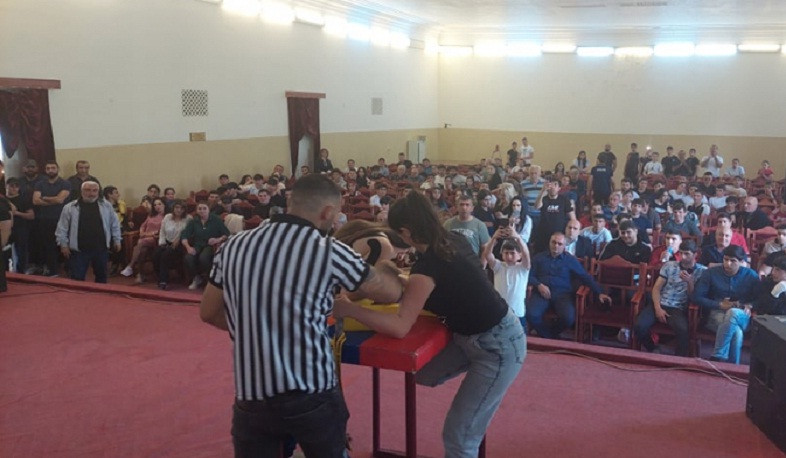 7-12-րդ դասարանների աշակերտների միջև սպարտակիադայի ծրագրով կայացել են բազկամարտի մրցումները