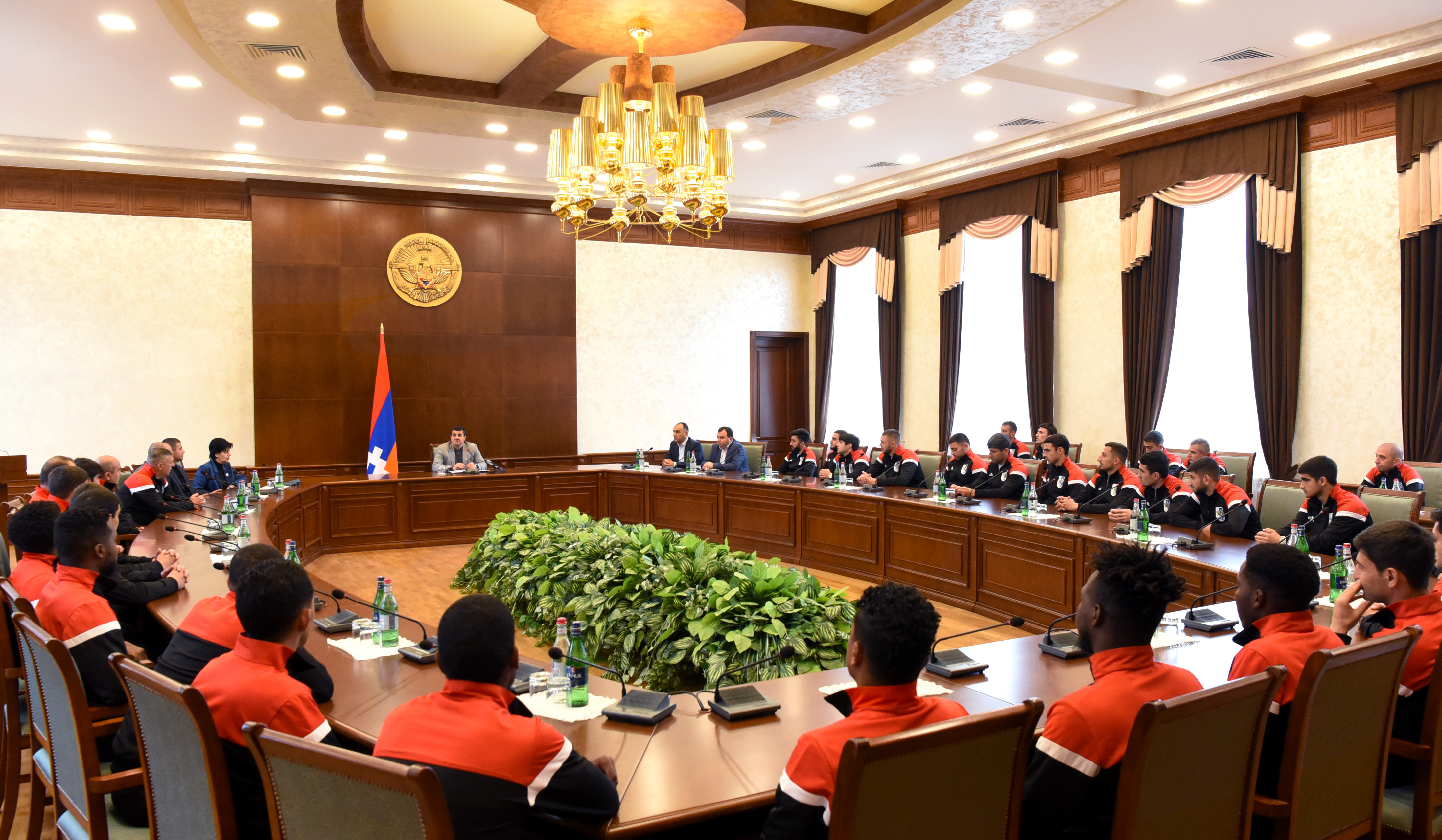 Քննարկվել են ֆուտբոլի զարգացմանն ուղղված ծրագրերը. հանդիպում Արցախի նախագահի նստավայրում