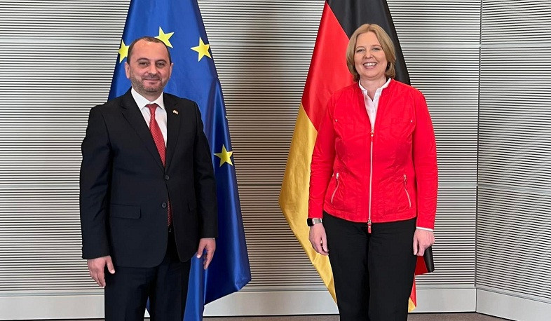 Səfir Yengibaryan Bundestaqın rəhbərinə regiondakı vəziyyətlə bağlı məlumat verib