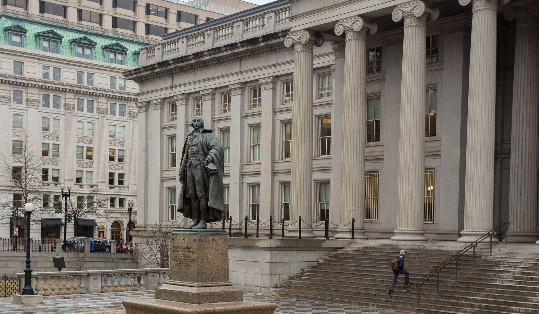 Минфин США обсудил с иностранными банками санкции против России