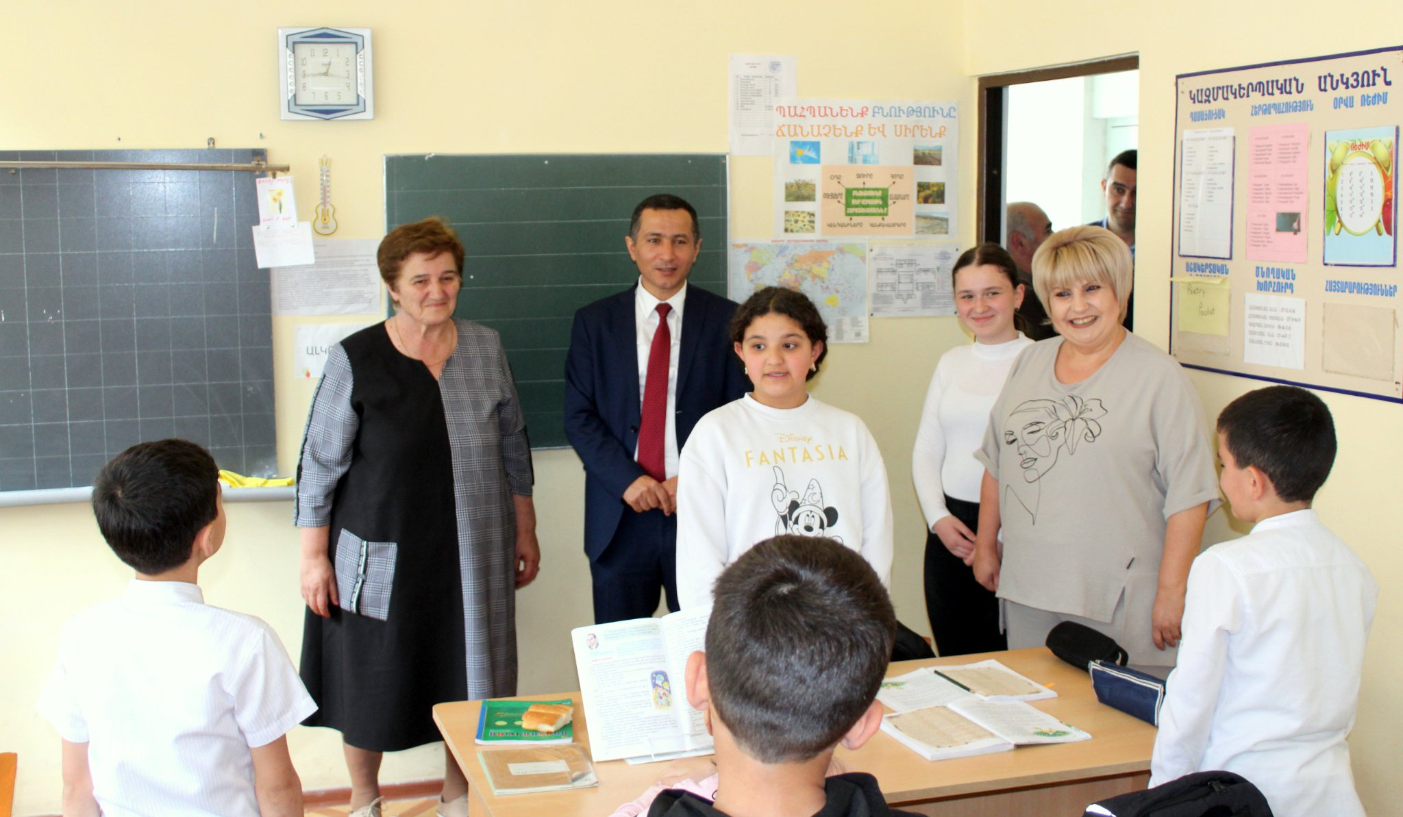 Սյունիքի մարզպետն անակնկալ այց է կատարել Կապանի թիվ 6 հիմնական դպրոց