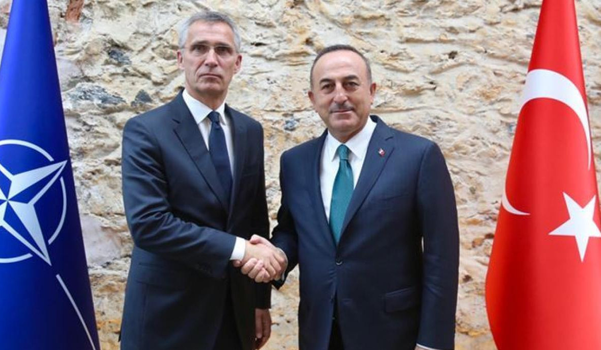 Глава МИД Турции провел телефонные переговоры с генсеком НАТО