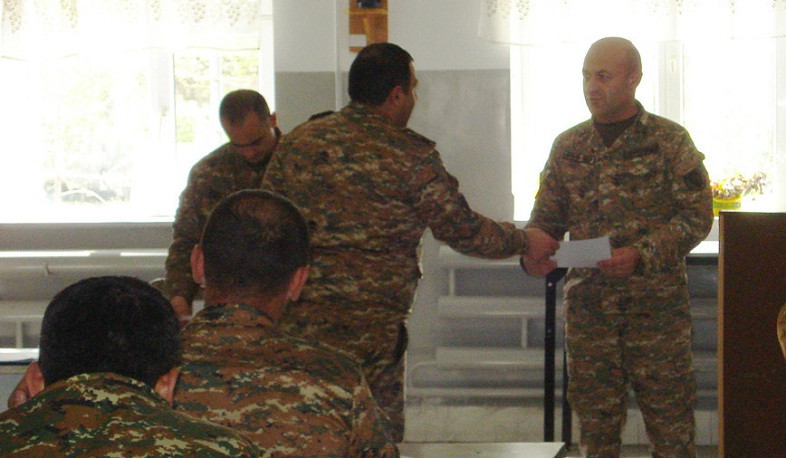 Խրախուսվել են ծառայության մեջ առավել աչքի ընկած մի շարք զինծառայողներ