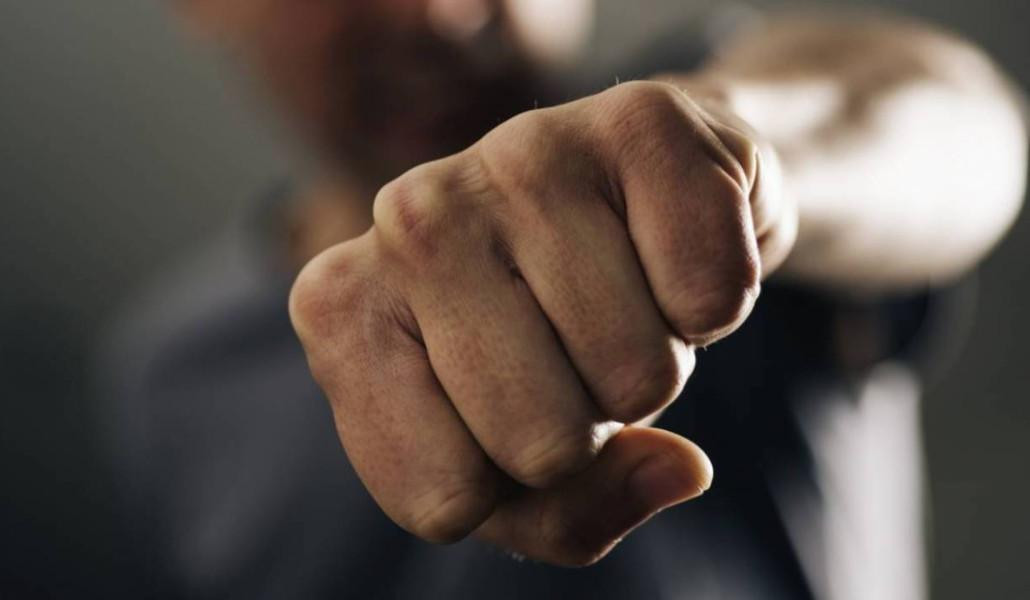 Մի խումբ անձինք մուտք են գործել զորամաս, քաշքշել, շշով հարվածել հրամանատարի տեղակալի դեմքին. ՔԿ