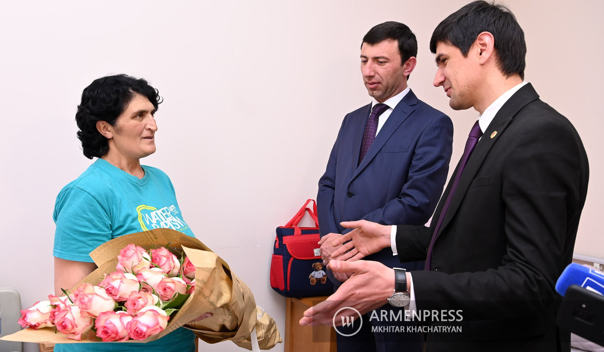 Արագածոտնում կինը եռյակ է լույս աշխարհ բերել․ մարզպետը տեսակցել է մայրիկին և փոքրիկներին