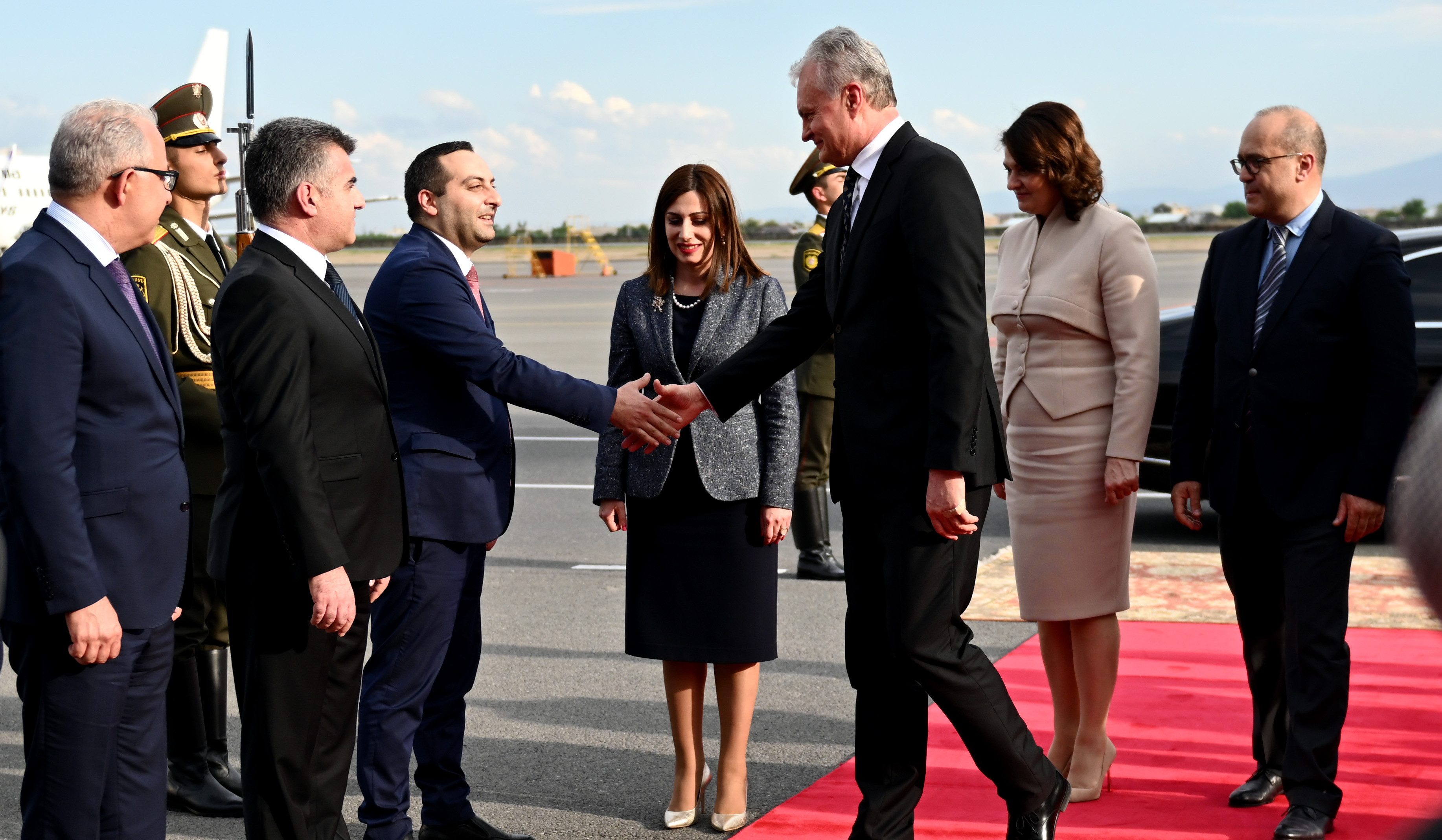 Президент Литвы Гитанас Науседа прибыл в Армению с официальным визитом