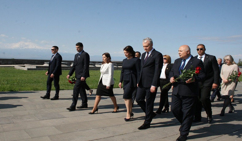 Lithuanian President visits Armenian Genocide memorial