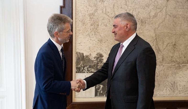 Посол Овакимян представил председателю Сената Чехии последние региональные развития
