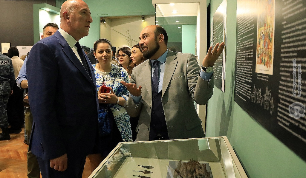 Silahlar, Mübarizə və Mədəniyyət adlı sərgi keçirilb