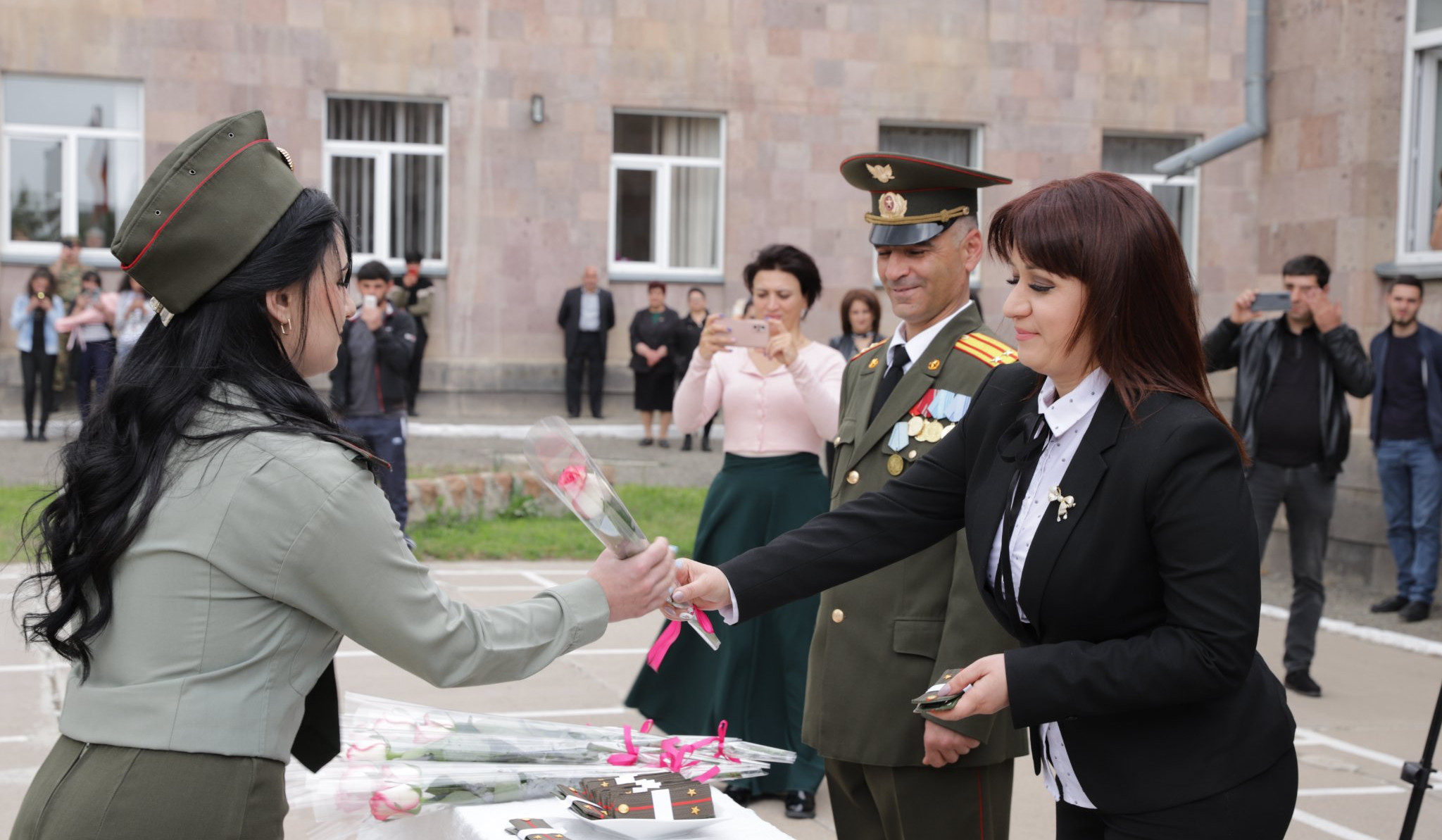 Ինձ համար ոգևորիչ է, որ հատկապես իգական սեռի ներկայացուցիչներն են կոչում ստանում. Շիրակի մարզպետ