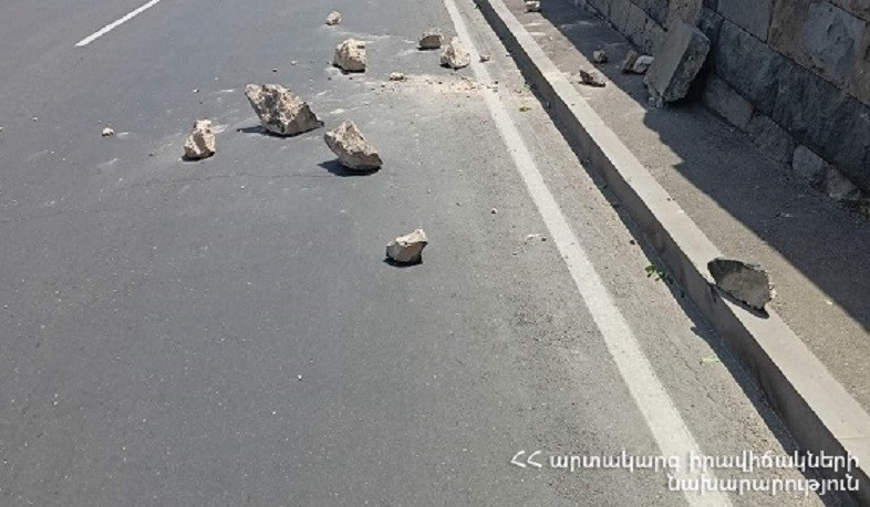 Երևանի Աթենքի փողոցում տեղի է ունեցել քարաթափում