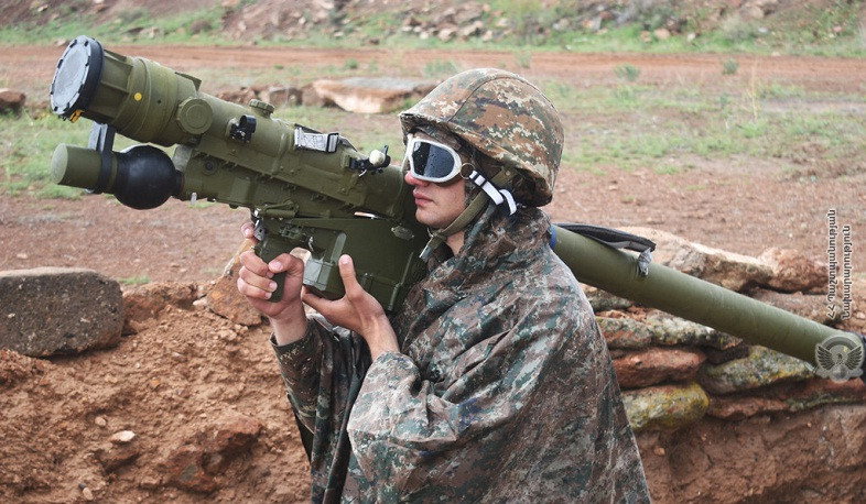 Մասնագիտական վարժանքներ` զենիթահրթիռային մարտկոցների զինծառայողների հետ