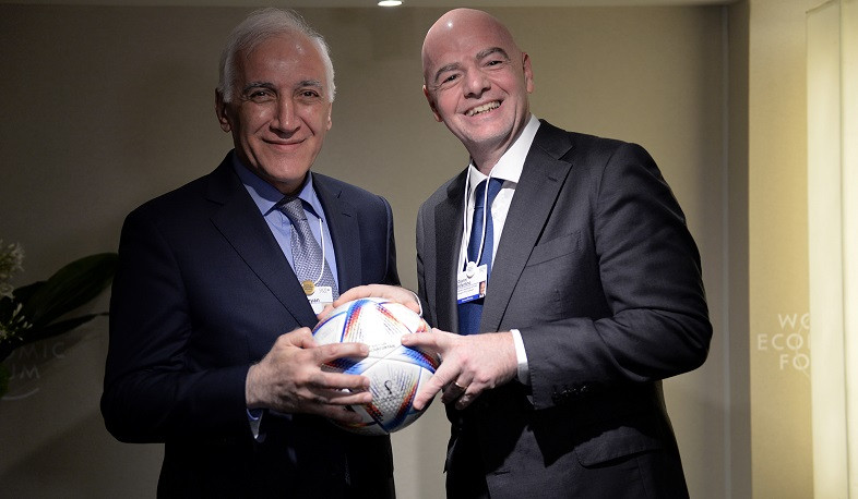 Հայաստանը ջանքեր է գործադրում՝ նպաստելու ֆուտբոլի զարգացմանը. Վահագն Խաչատուրյանը՝ Ջաննի Ինֆանտինոյին