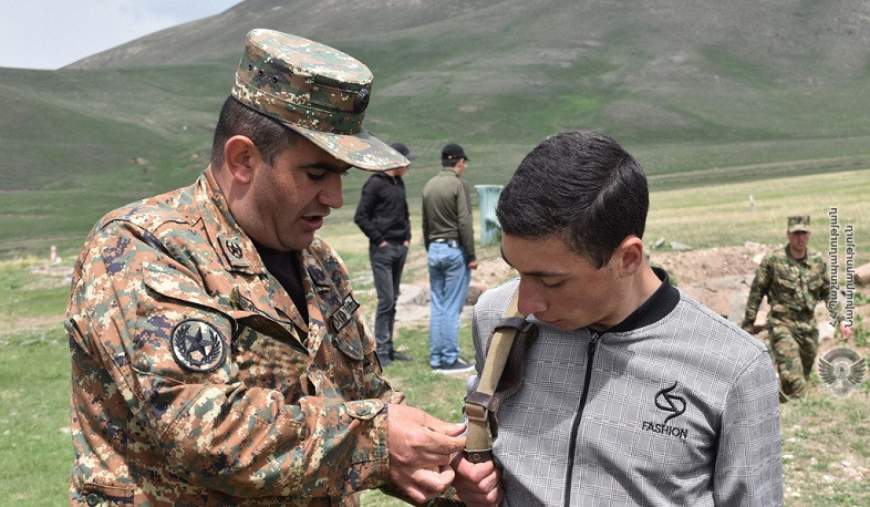 Դպրոցականներն այցելել են հրաձգարան