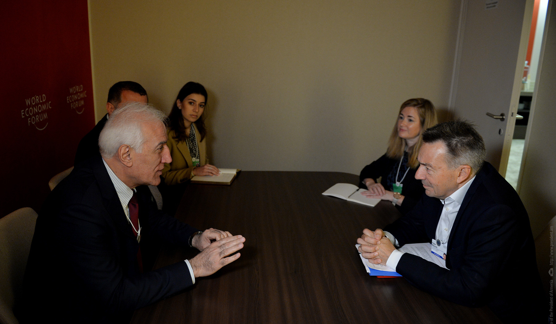 Vahaqn Xaçaturyan BQXK prezidenti ilə görüşdə Azərbaycanda saxlanılan hərbi əsirlərin geri qaytarılmasının vacibliyini vurğulayıb