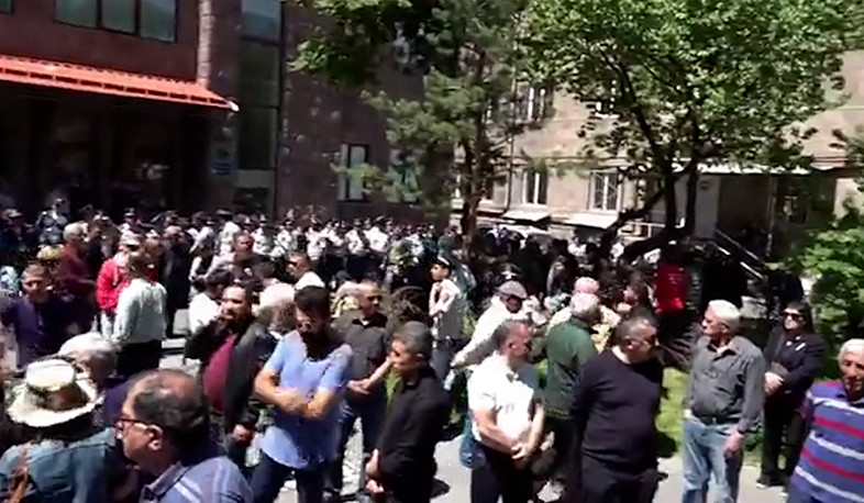 Ընդդիմադիրների ակցիան՝ հաջակցություն զոհվածների հարազատների