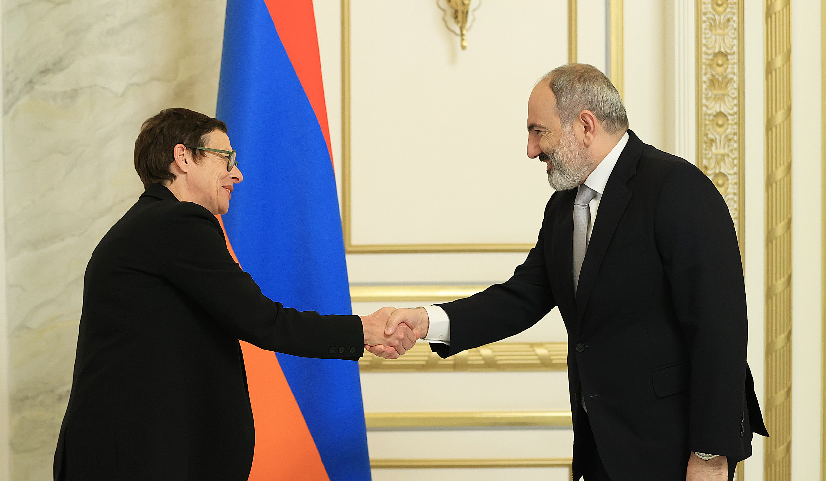 Армения заинтересована в укреплении привилегированных отношений с Францией: Никол Пашинян –  Анн Луйо