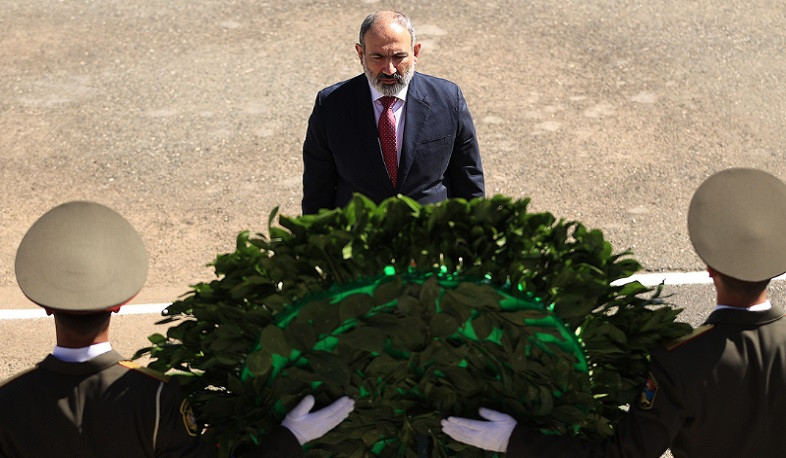 Նիկոլ Փաշինյանը հարգանքի տուրք է մատուցել Սարդարապատի ճակատամարտի հերոսների հիշատակին