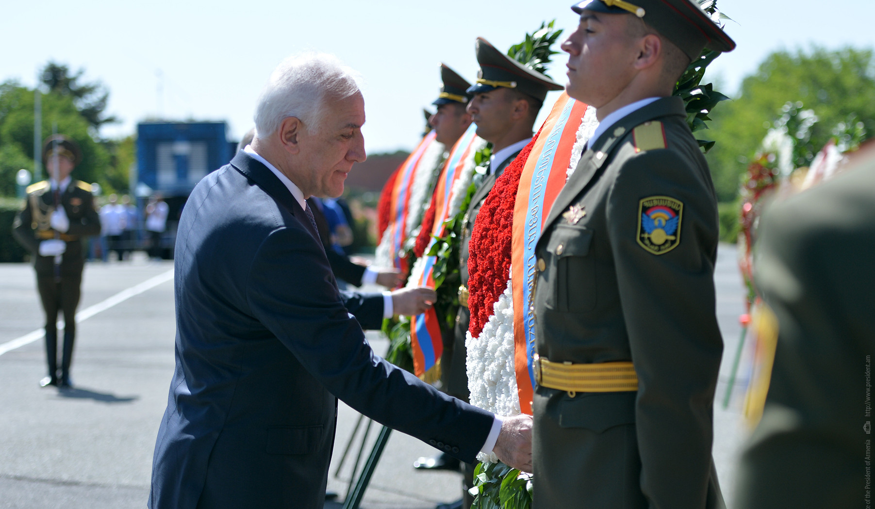Президент Армении Ваагн Хачатурян воздал дань уважения памяти героев Сардарапатской битвы