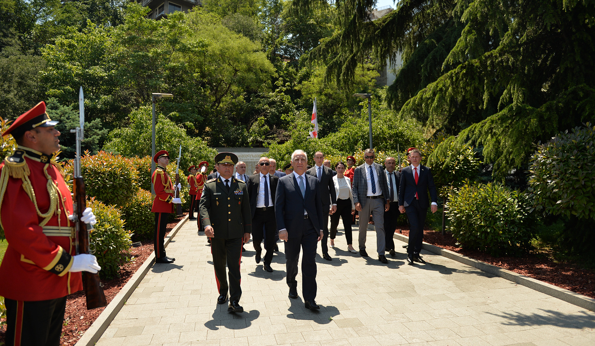 Ваагн Хачатурян посетил площадь Героев Тбилиси