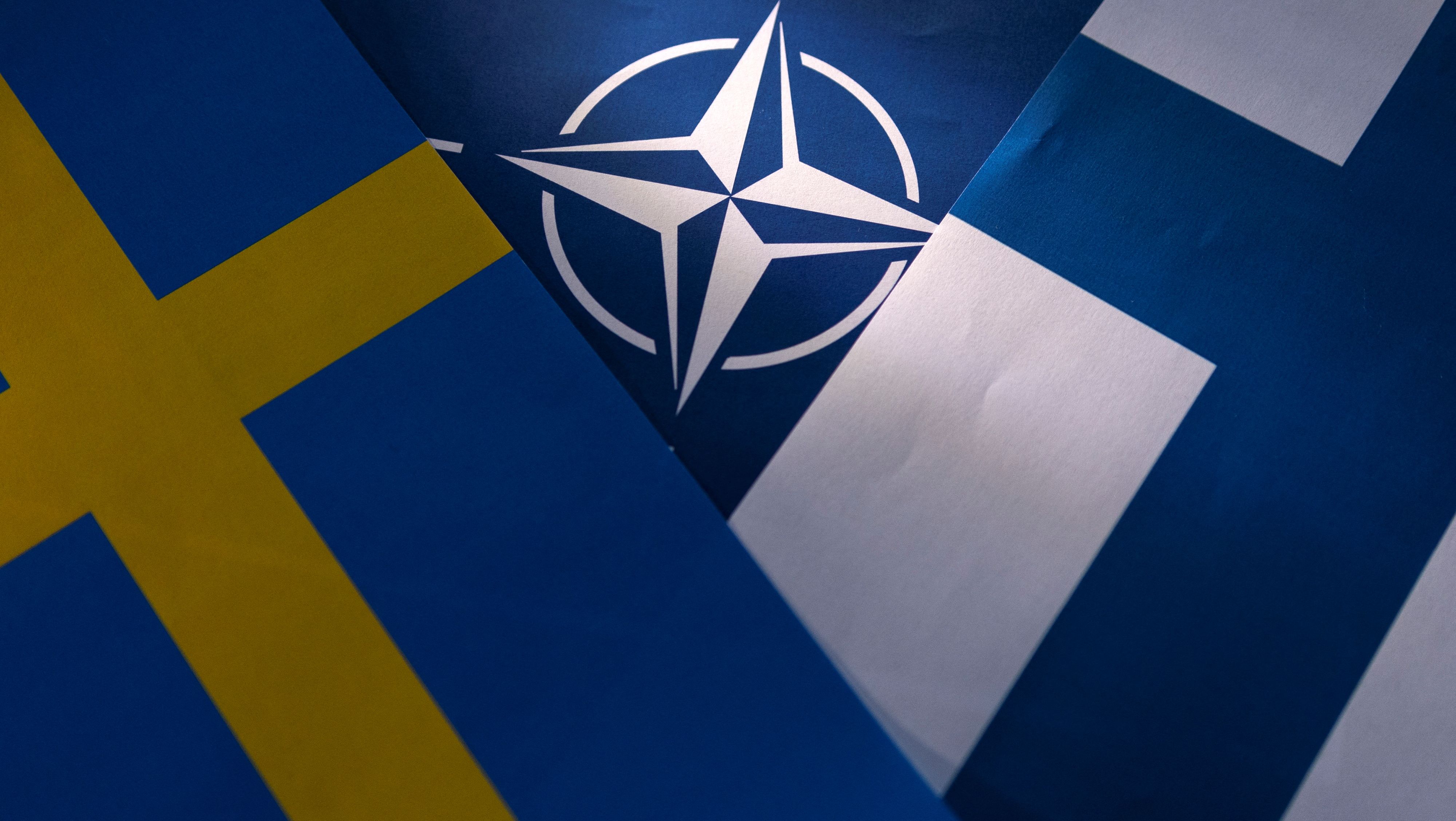 В нато ли швеция. Швеция и Финляндия вступление в НАТО. Североатлантический Альянс НАТО. Швеция НАТО флаг. Флаг Финляндии и НАТО.