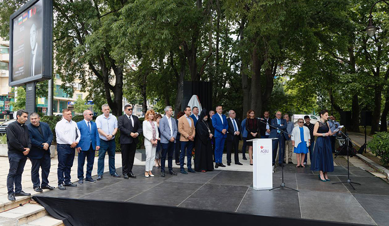 В городе Варна открыли памятник великому шансонье Шарлю Азнавуру