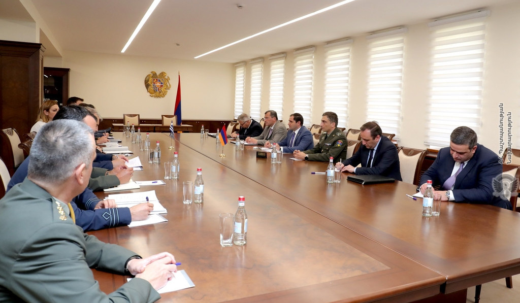 Suren Papikyan Yunanıstanın müdafiə naziri müavini qəbul etdi