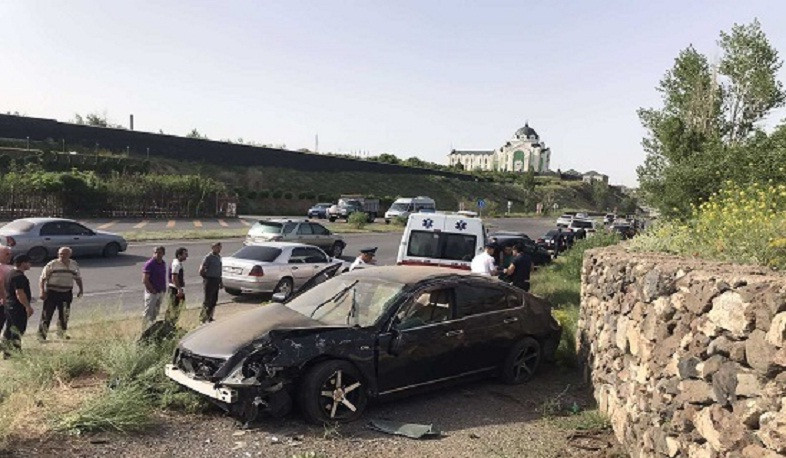 Երևան-Սևան ավտոճանապարհին ավտոմեքենան բախվել է պատին