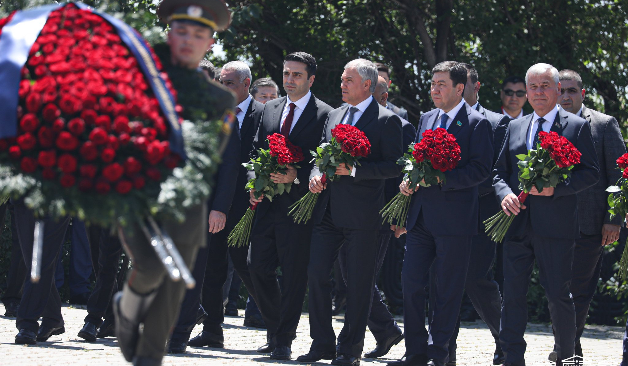 CSTO PA delegates laid flowers at eternal fire at ‘Mother Armenia’ memorial