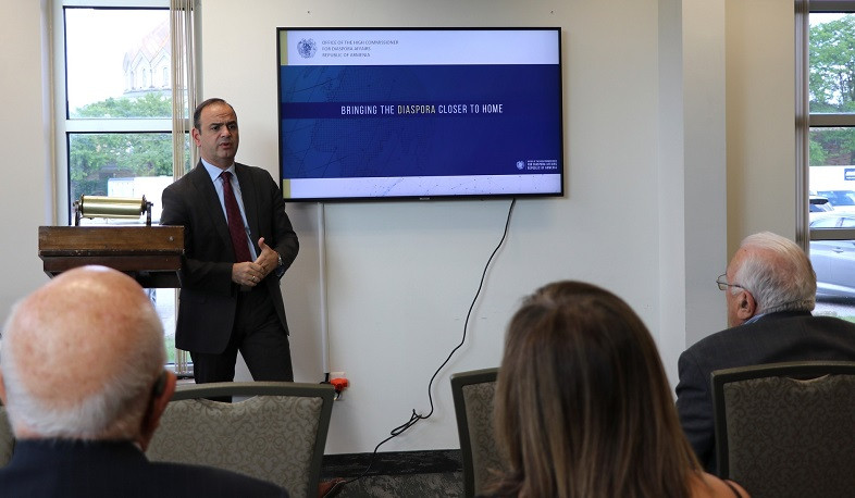 Zareh Sinanyan met with the Armenian community of Michigan