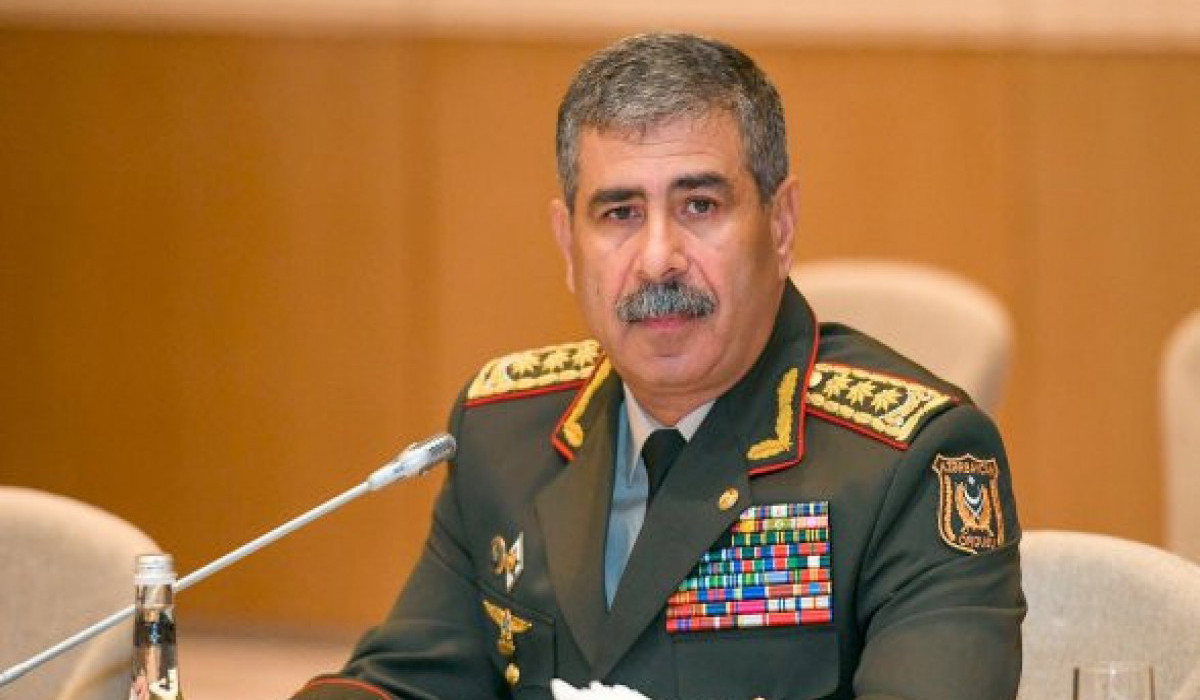 Глава Минобороны Азербайджана отправился в Турцию для наблюдения за военными учениями