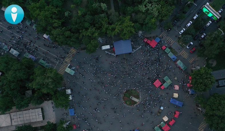 Ժամը 20:02-ի դրությամբ Ֆրանսիայի հրապարակում և հարակից տարածքներում գտնվել է շուրջ 2350 մարդ. ԻՔՄ