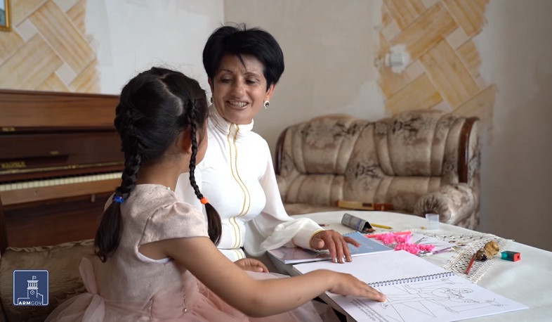 Խնամատար ընտանիք է գտել 90-ից ավելի երեխա