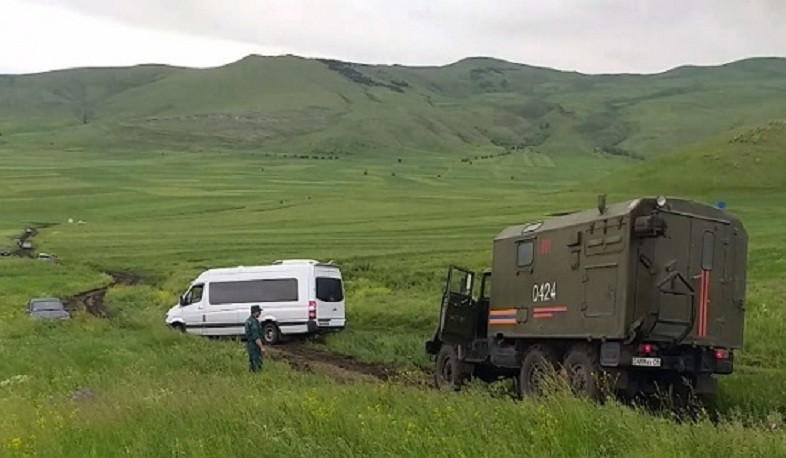 Սուրբ Հովհաննես մատուռի մոտակայքում ցեխակույտի մեջ ավտոմեքենաներ են արգելափակվել. օգնության են հասել փրկարարները