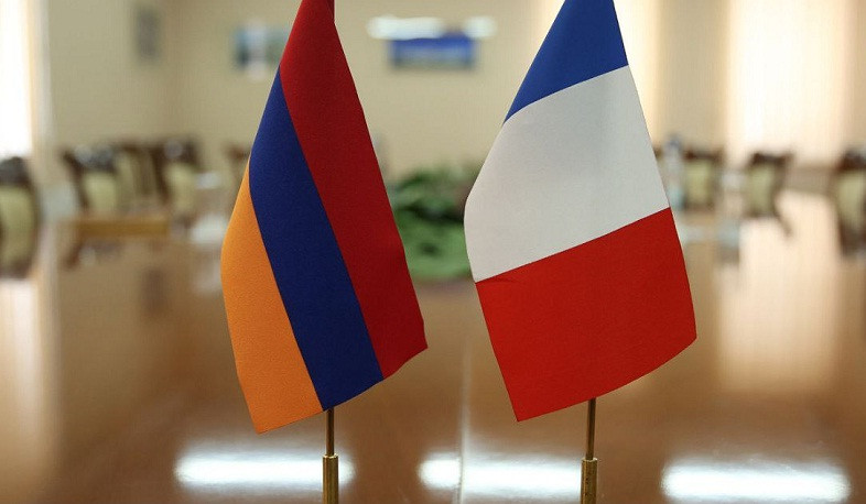 Armenia and France discuss cooperation in defense field