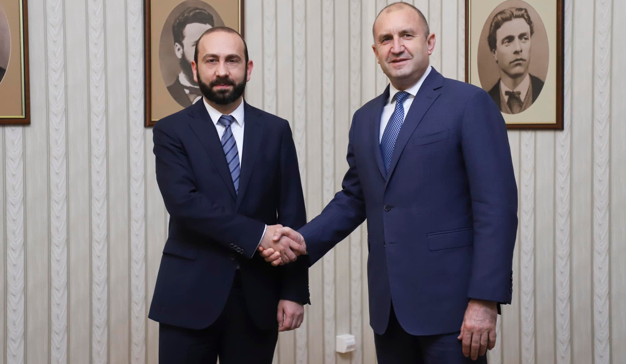 Глава МИД Армении встретился с президентом Болгарии