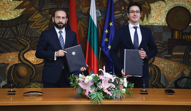 Арарат Мирзоян и министр образования Болгарии Атанас Атанасов подписали программу сотрудничества на 2022-2025 гг.