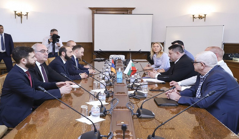 Арарат Мирзоян представил болгарским депутатам ситуацию вокруг нагорно-карабахского конфликта