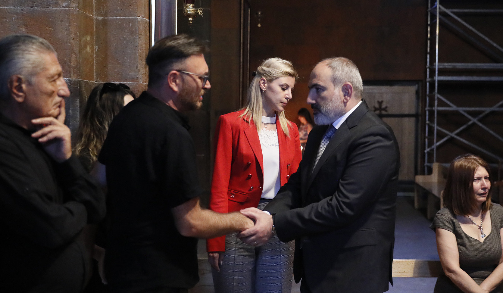Премьер-министр Армении присутствовал на панихиде по Рафаэлю Котанджяну