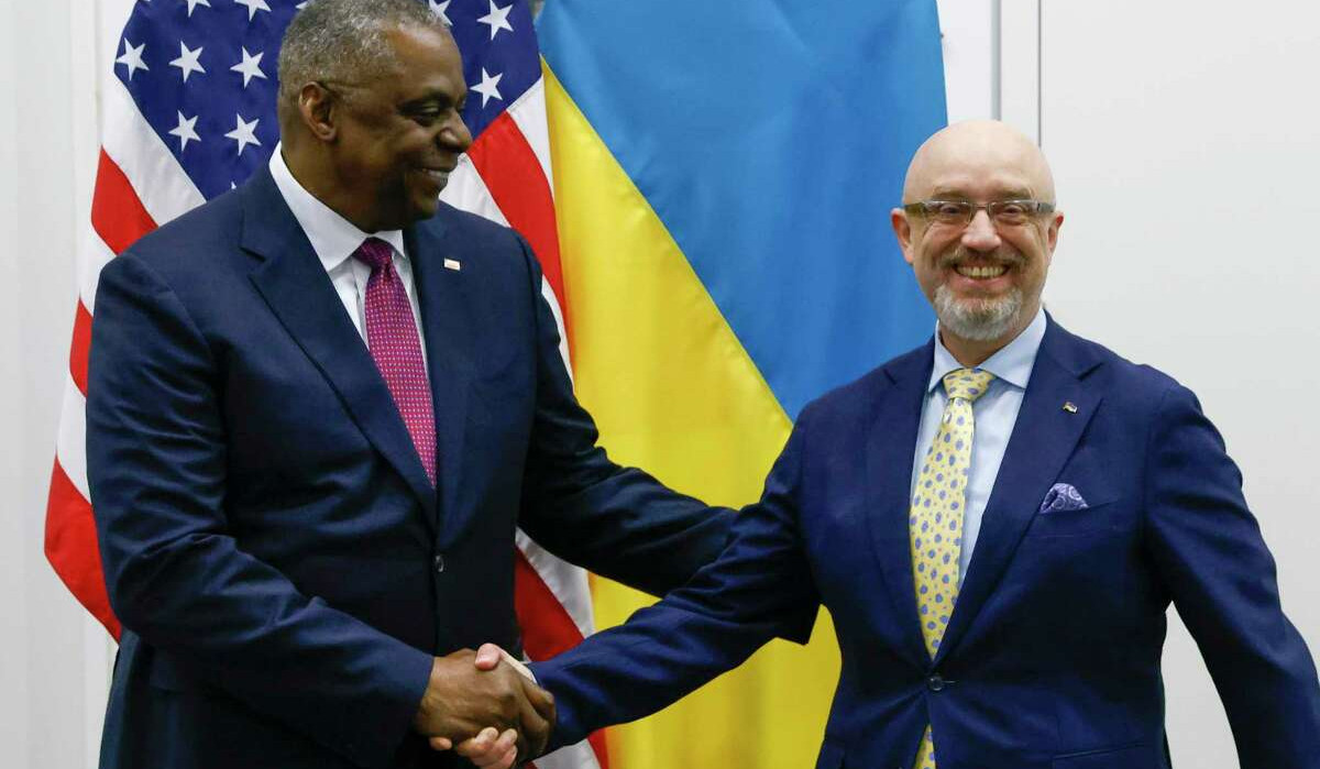 U.S.'s Austin meets with Ukrainian counterpart ahead of NATO meeting