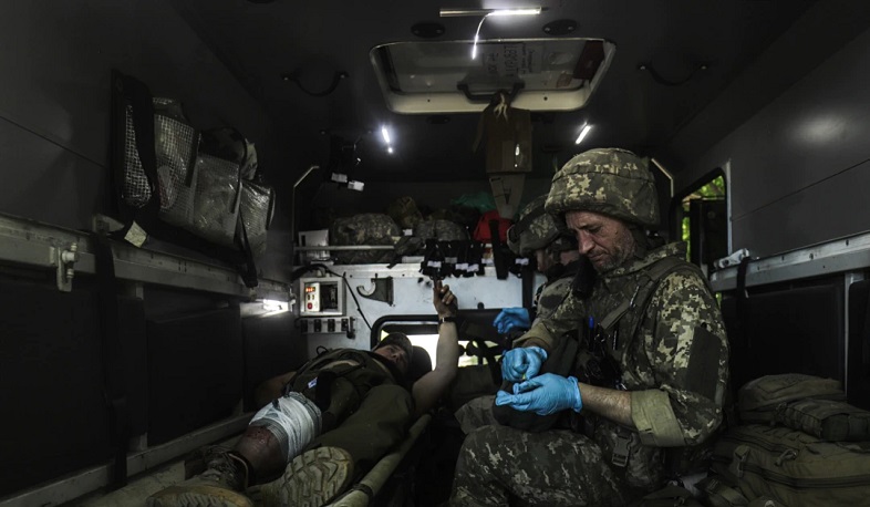 Украина ежедневно теряет в Донбассе до 1 тыс. военных убитыми и ранеными: Давид Арахамия