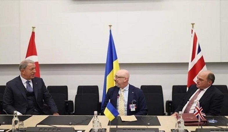 Türkiyə, Böyük Britaniya və Ukrayna müdafiə nazirləri Brüsseldə görüşüb
