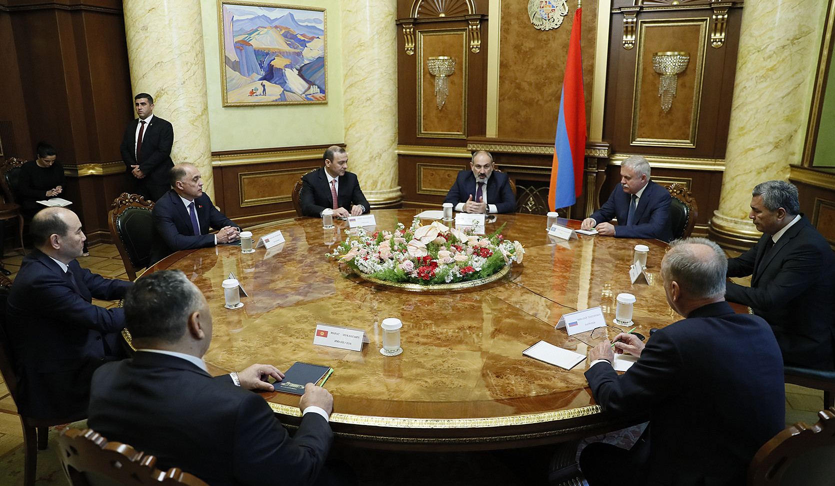 ER-nın baş naziri KTMT Təhlükəsizlik Şuralarının katiblərini qəbul edib