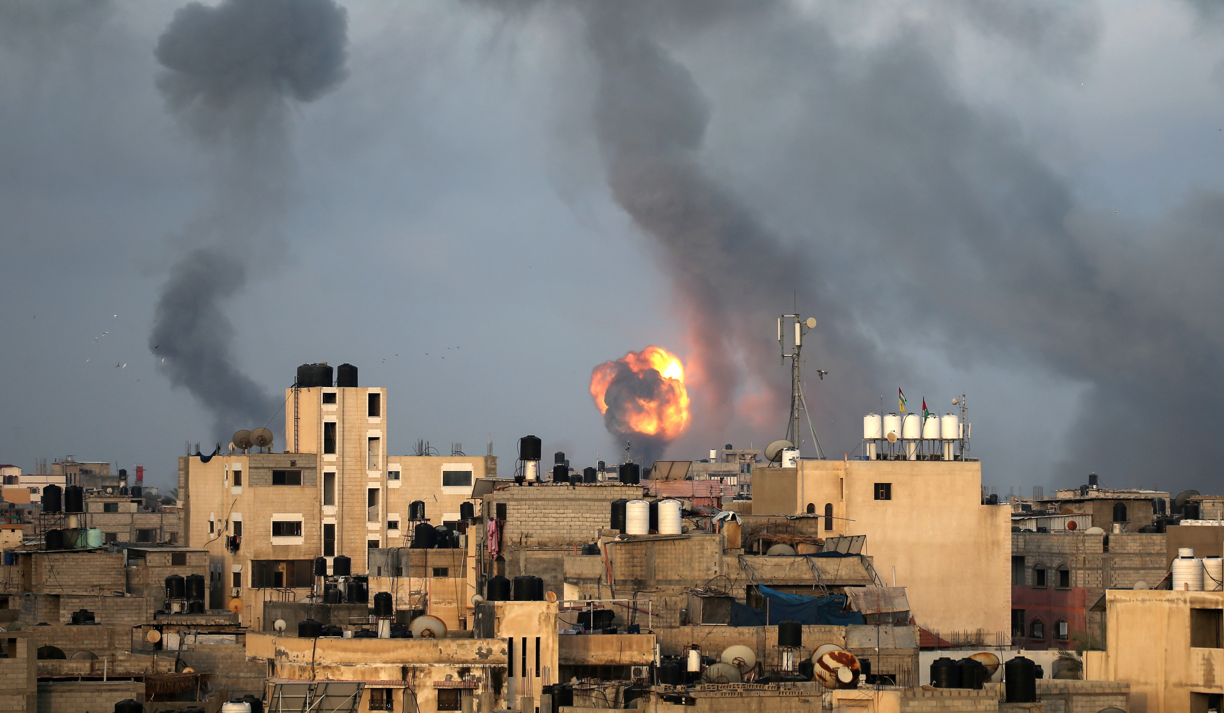 Palestinian rocket fire draws Israeli air strikes in Gaza